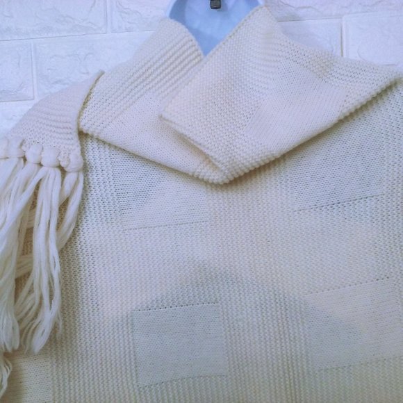 Vintage 70s Knit Shawl Wrap Nicolais Hand-Loomed 62x20" Textured Cubes Fringe - Picture 7 of 10